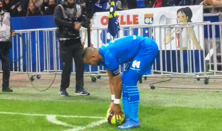 孔塞桑：本泽马目前身体状态良好，没有与管理层谈过要引援（孔塞桑：本泽马状态良好，尚未与管理层讨论引援）