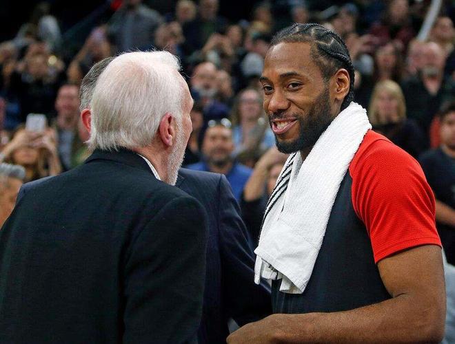 北大高才生+烧烤店老板+渝超球员=36岁的他（36岁，他既是北大学霸、烧烤店老板，也是渝超球员）