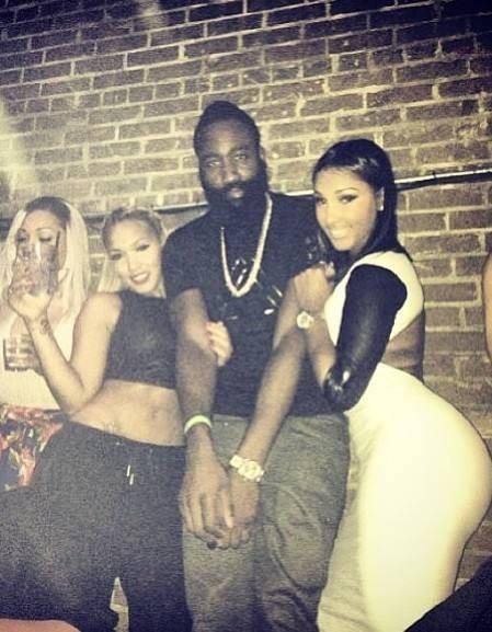 CBA广东队连续四场胜利，状态火热（CBA广东男篮豪取四连胜，势头正盛）