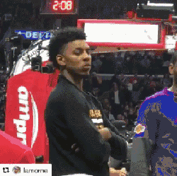 欧文突破防守造成杀伤球成功（欧文强突撕裂防线，造犯规并打成）