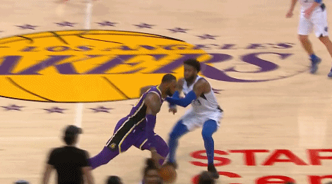 篮球篮网比赛中关键传球帮助球队取胜（篮网比赛关键传球助球队取胜）