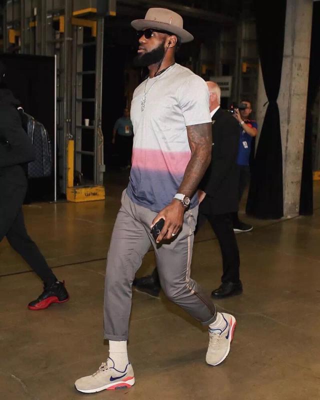 世体：小西蒙尼遭毕包球迷严重辱骂，已被西甲联盟记录在案（世体：小西蒙尼遭毕尔巴鄂球迷恶意辱骂，西甲联盟已予备案）