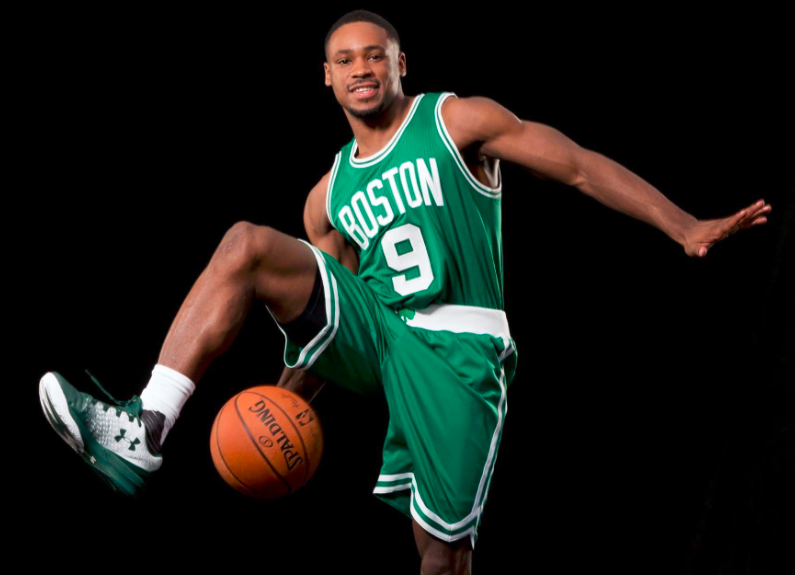 曼联本赛季在劫富济贫中表现突出，对阵强队全胜，但中下游球队难求一胜，有望争夺欧冠资格。（曼联本季上演“劫富济贫”：强敌面前全胜，中下游难取三分，仍有望冲击欧冠名额）