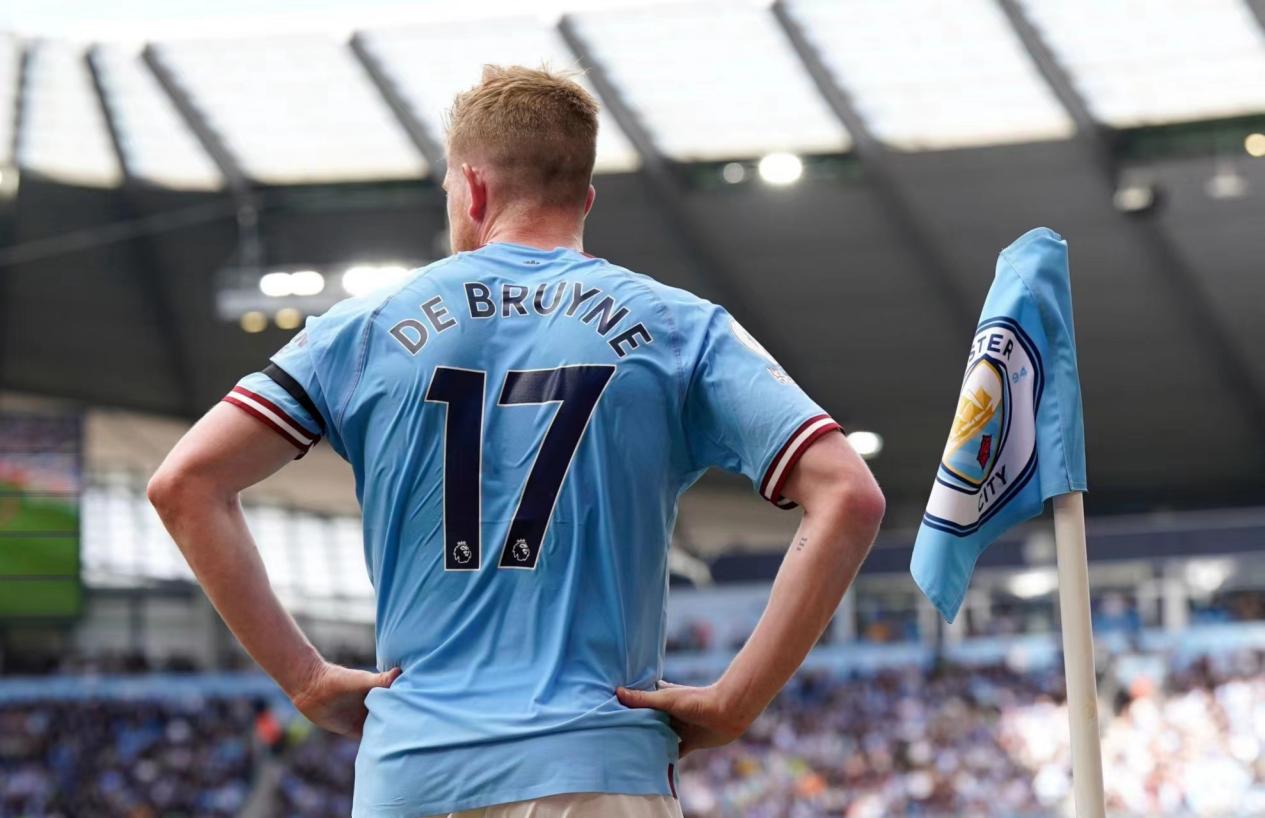 11球5助惊艳一赛季！王钰栋获2025年中超最佳青年球员（凭借11球5助的高光数据，王钰栋荣膺2025中超最佳青年球员）